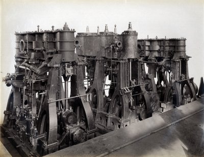 Yard Nr. 647, Baikal. Hauptmaschinen des eisbrechenden Zugfähren-Dampfers Baikal, 1896 von English Photographer